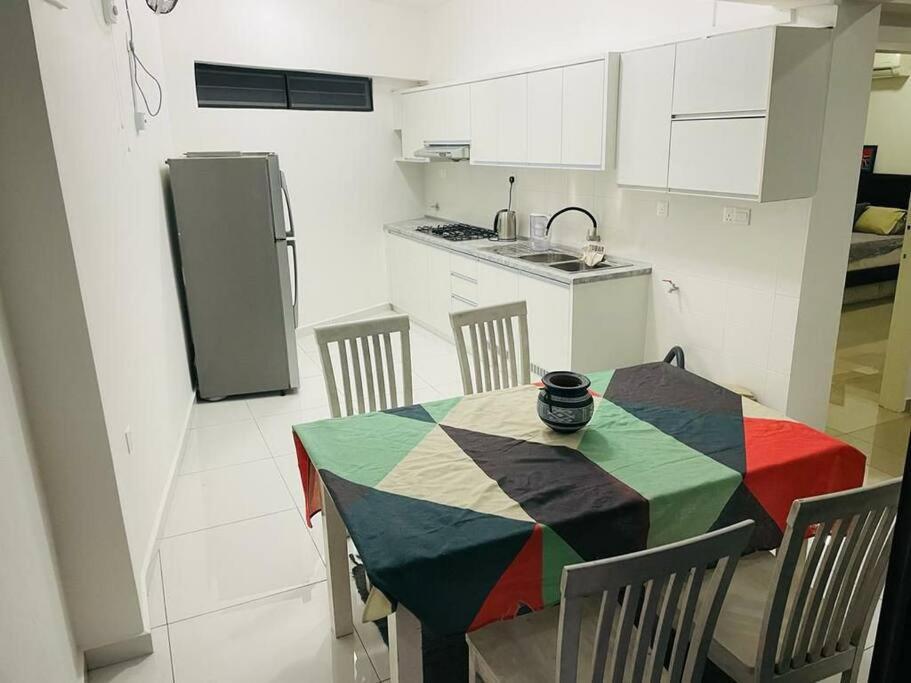 Kk Jungle Hideaway Lovely Apartment 5 Mins Walk To Town Kota Kinabalu Buitenkant foto