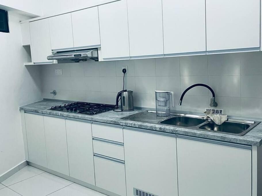 Kk Jungle Hideaway Lovely Apartment 5 Mins Walk To Town Kota Kinabalu Buitenkant foto